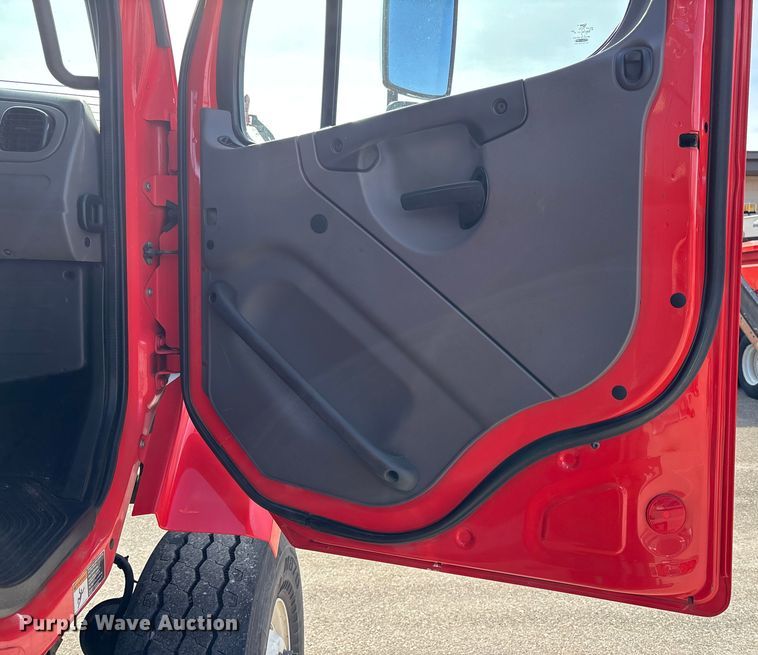 image for item FB0783 2015 Freightliner 108SD dump truck