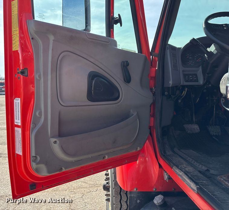 image for item FB0784 2007 International 7500 dump truck