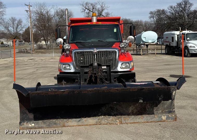 image for item FB0787 2007 International 7400 dump truck
