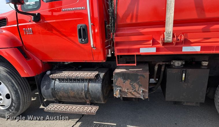 image for item FB0787 2007 International 7400 dump truck