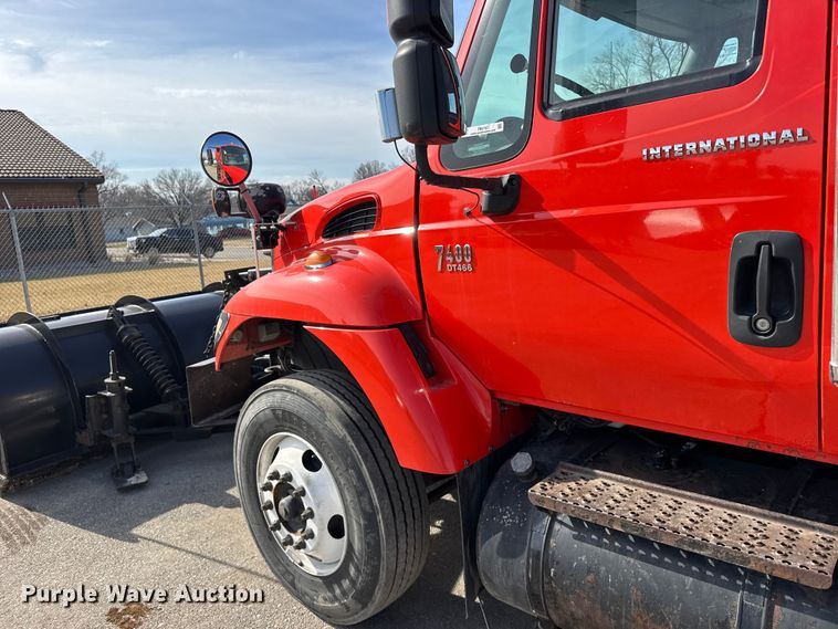 image for item FB0787 2007 International 7400 dump truck