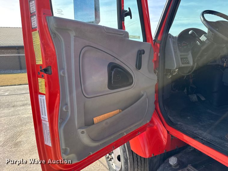 image for item FB0787 2007 International 7400 dump truck