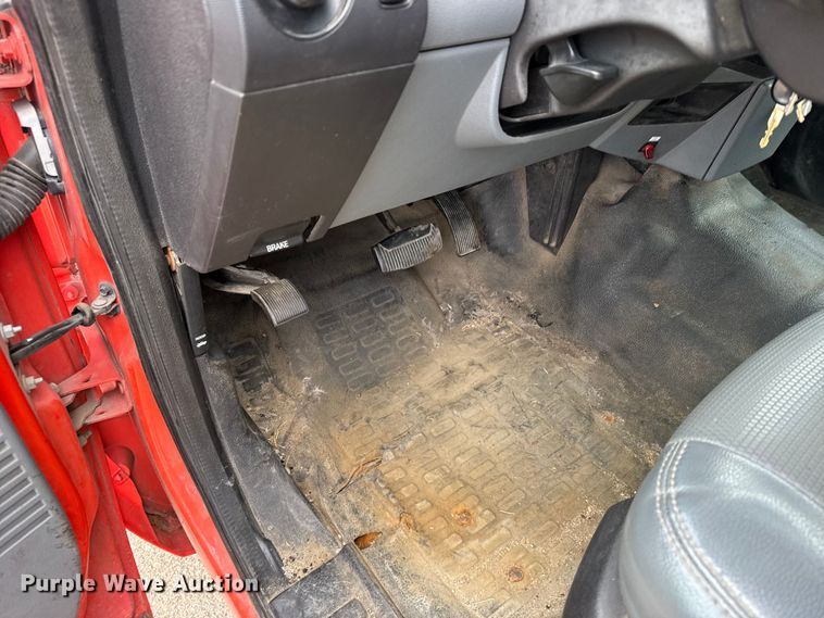 image for item FB0788 2011 Ford F250 Super Duty Crew Cab utility bed pickup truck