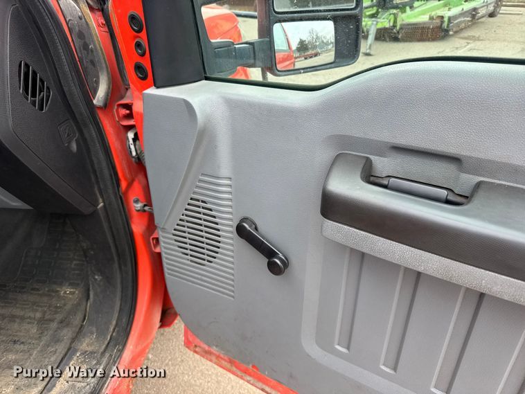 image for item FB0788 2011 Ford F250 Super Duty Crew Cab utility bed pickup truck