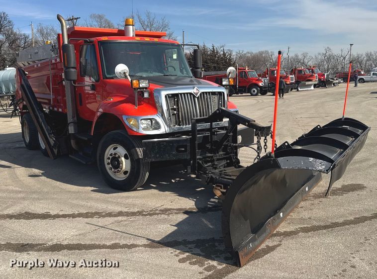 image for item FB0798 2007 International 7400 dump truck