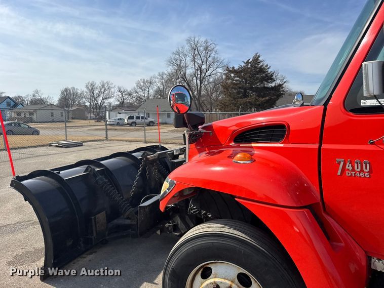 image for item FB0798 2007 International 7400 dump truck