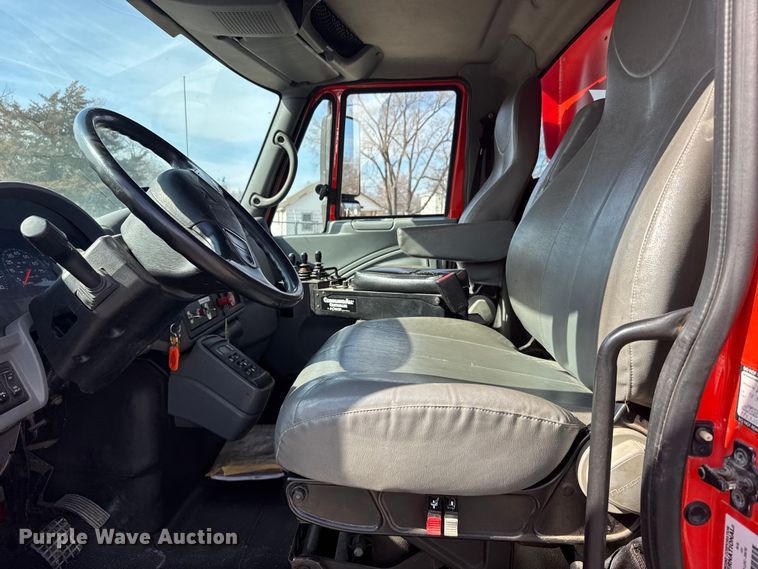 image for item FB0798 2007 International 7400 dump truck