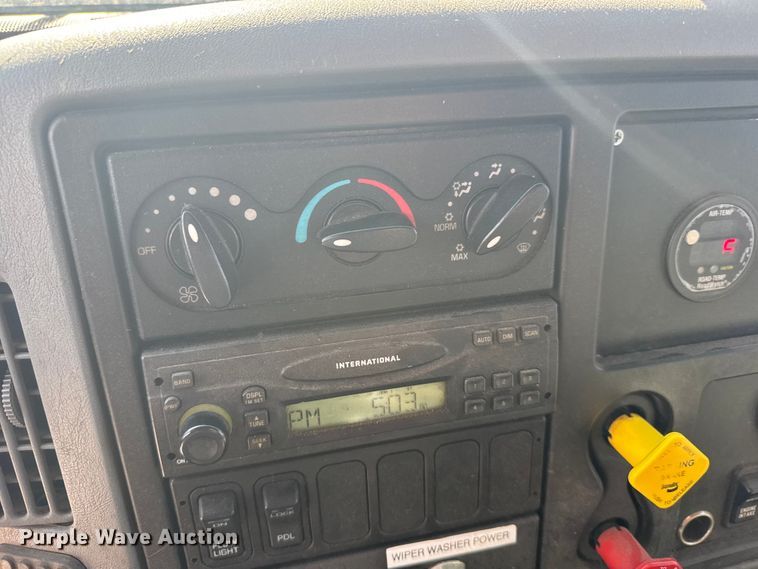 image for item FB0798 2007 International 7400 dump truck