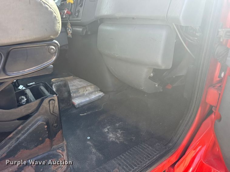 image for item FB0798 2007 International 7400 dump truck