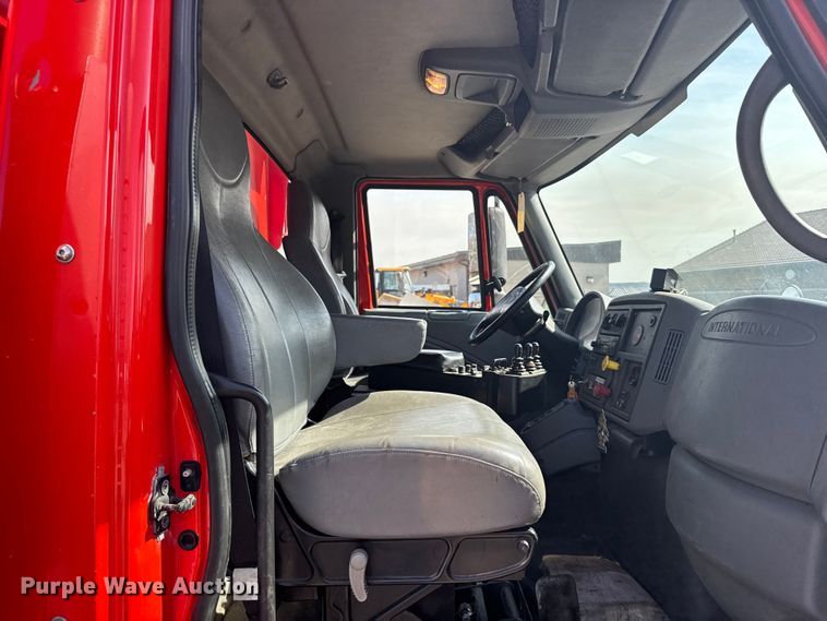 image for item FB0798 2007 International 7400 dump truck