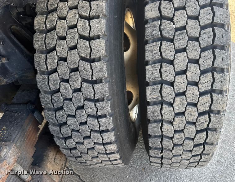 image for item FB0798 2007 International 7400 dump truck