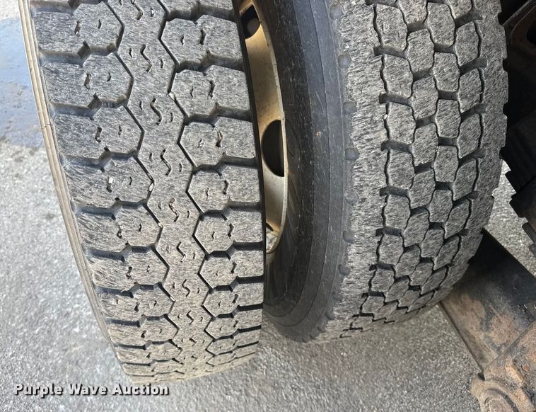 image for item FB0798 2007 International 7400 dump truck