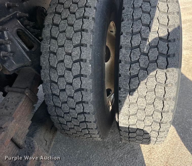 image for item FB0798 2007 International 7400 dump truck