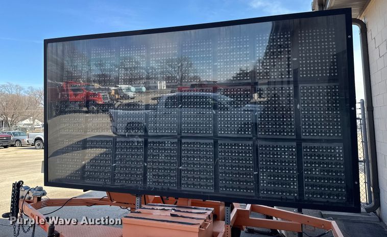 image for item FB0799 2007 Ver-Mac message board trailer