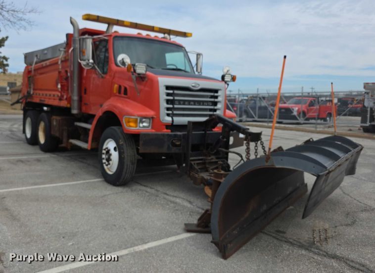 image for item FI0831 2005 Sterling LT7500 dump truck