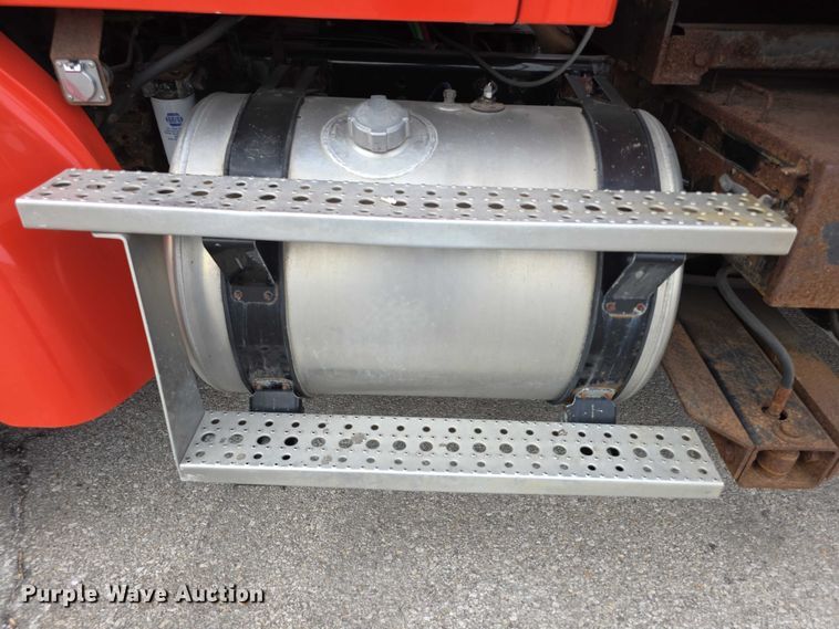 image for item FI0831 2005 Sterling LT7500 dump truck