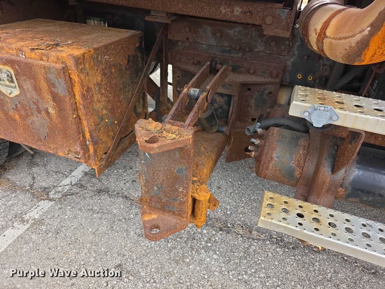 image for item FI0831 2005 Sterling LT7500 dump truck