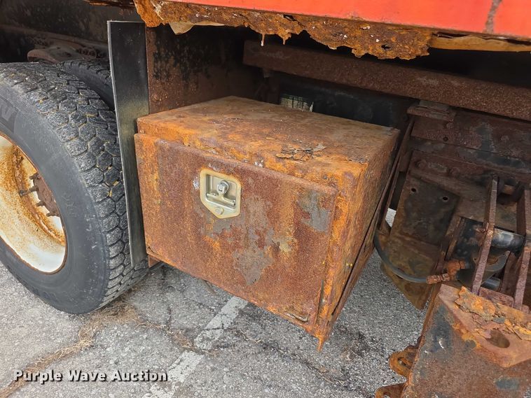 image for item FI0831 2005 Sterling LT7500 dump truck