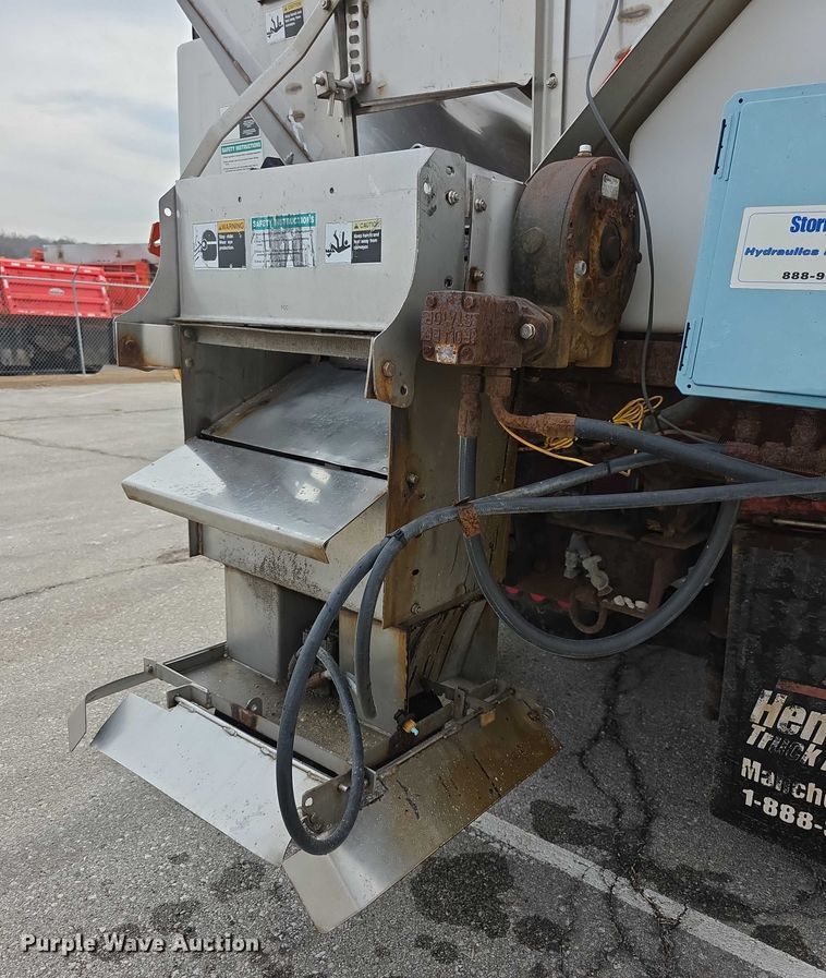 image for item FI0831 2005 Sterling LT7500 dump truck