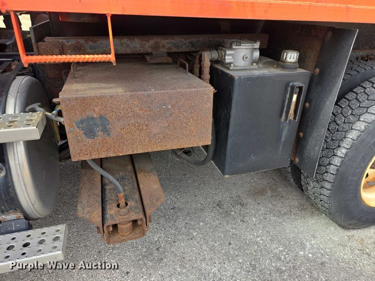 image for item FI0831 2005 Sterling LT7500 dump truck