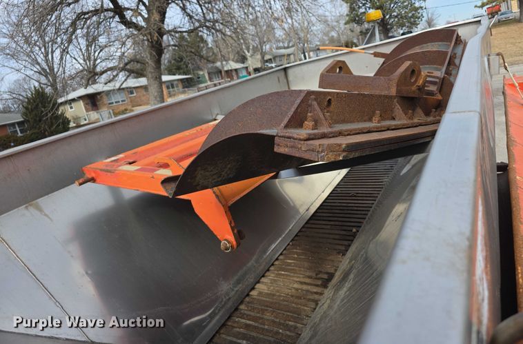 image for item FI0831 2005 Sterling LT7500 dump truck