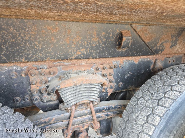 image for item FI0831 2005 Sterling LT7500 dump truck