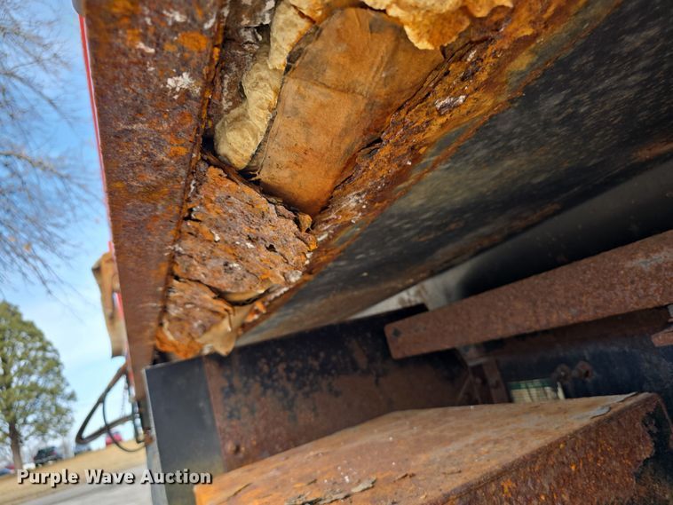 image for item FI0831 2005 Sterling LT7500 dump truck