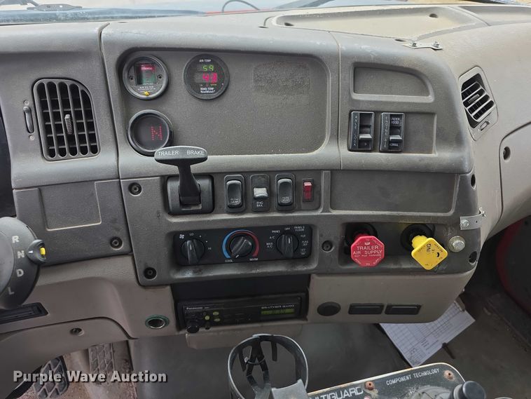 image for item FI0831 2005 Sterling LT7500 dump truck