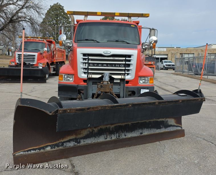 image for item FI0832 2005 Sterling LT7500 dump truck