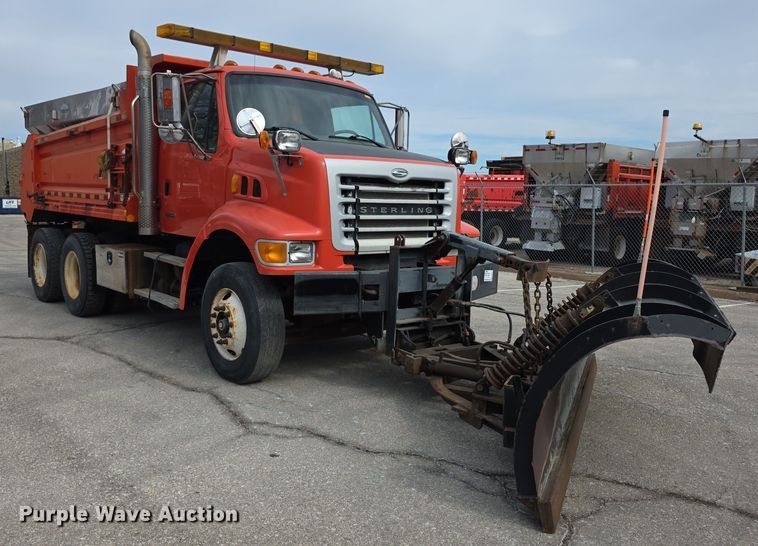 image for item FI0832 2005 Sterling LT7500 dump truck