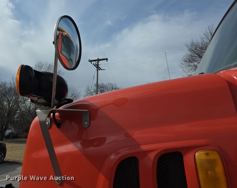 image for item FI0832 2005 Sterling LT7500 dump truck