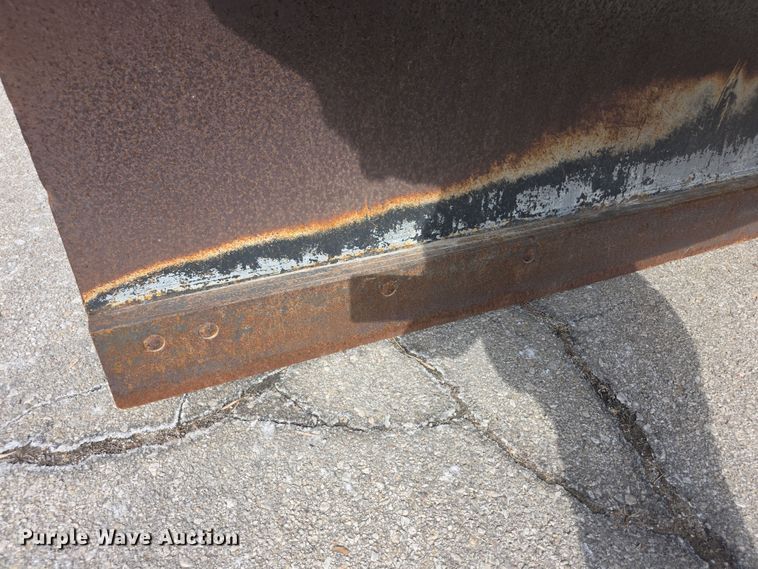 image for item FI0832 2005 Sterling LT7500 dump truck