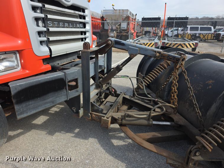 image for item FI0832 2005 Sterling LT7500 dump truck