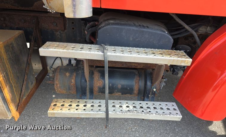 image for item FI0832 2005 Sterling LT7500 dump truck