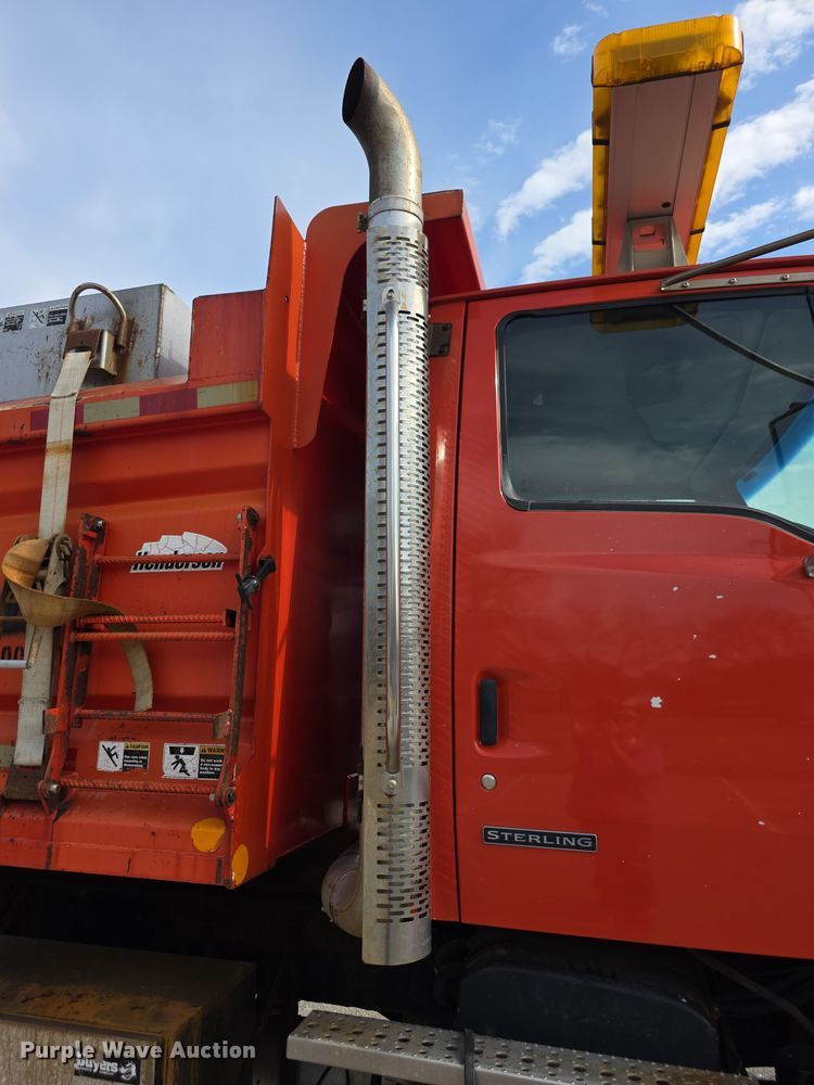 image for item FI0832 2005 Sterling LT7500 dump truck