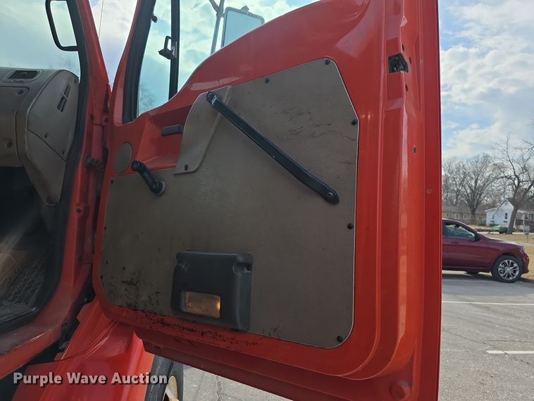 image for item FI0832 2005 Sterling LT7500 dump truck