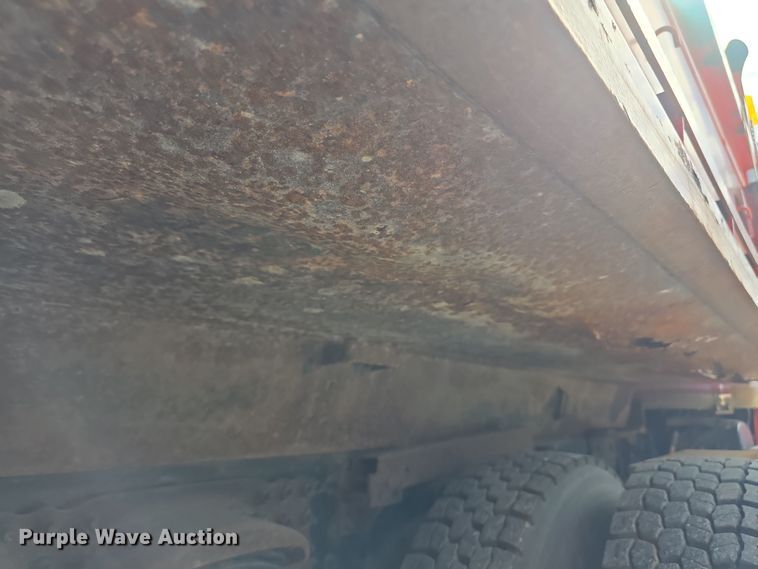 image for item FI0832 2005 Sterling LT7500 dump truck