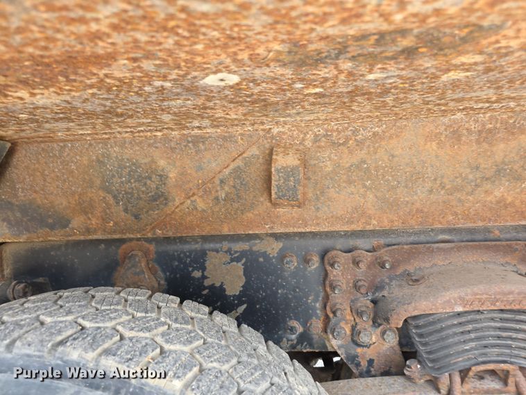 image for item FI0832 2005 Sterling LT7500 dump truck