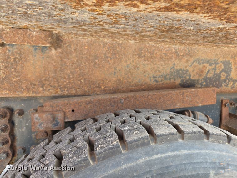 image for item FI0832 2005 Sterling LT7500 dump truck