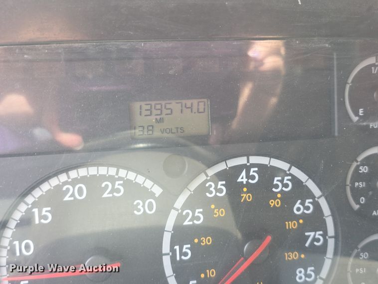 image for item FI0832 2005 Sterling LT7500 dump truck