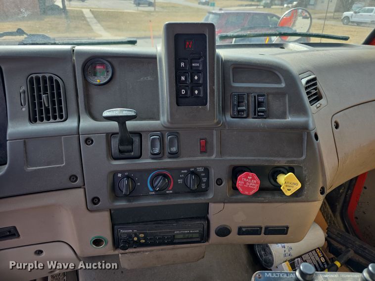 image for item FI0832 2005 Sterling LT7500 dump truck