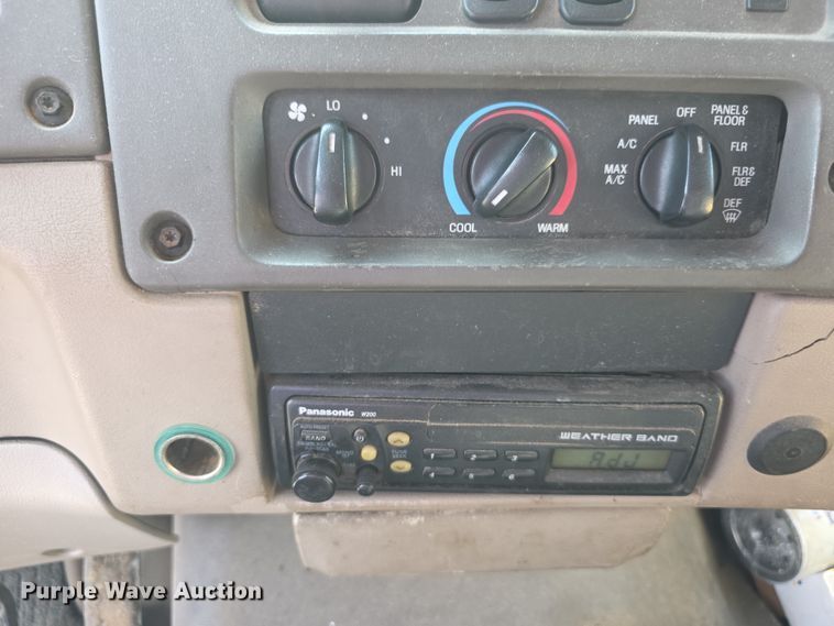 image for item FI0832 2005 Sterling LT7500 dump truck