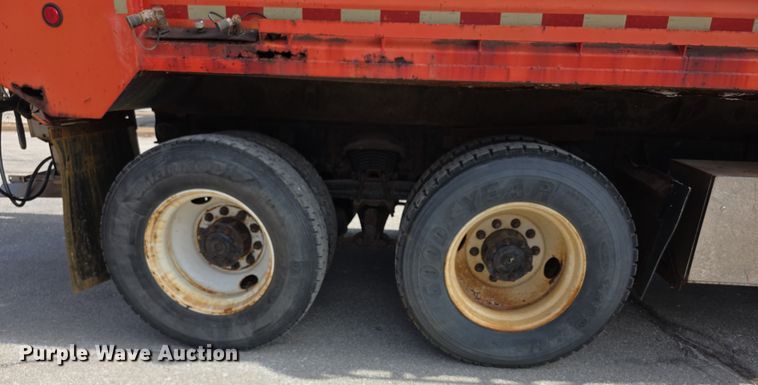 image for item FI0832 2005 Sterling LT7500 dump truck