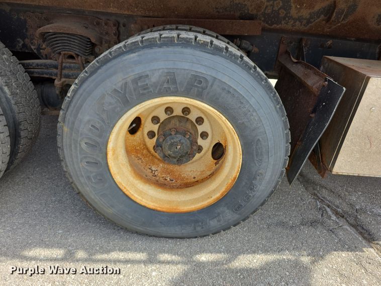 image for item FI0832 2005 Sterling LT7500 dump truck