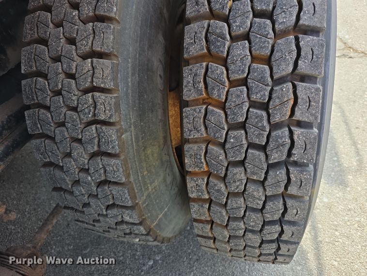 image for item FI0832 2005 Sterling LT7500 dump truck