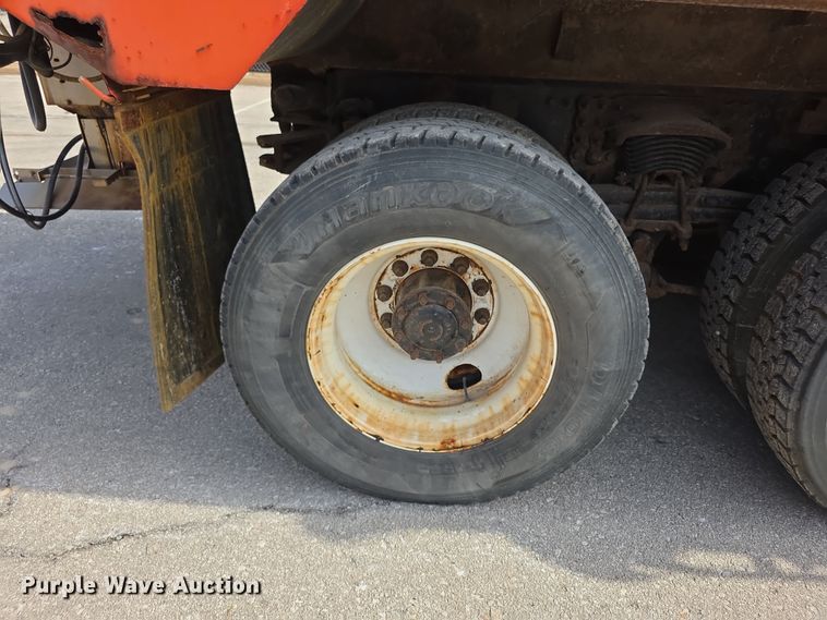 image for item FI0832 2005 Sterling LT7500 dump truck