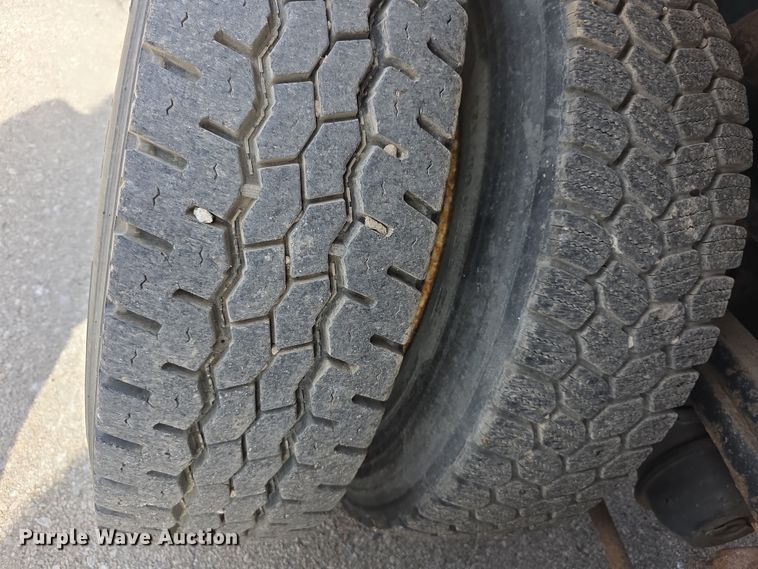 image for item FI0832 2005 Sterling LT7500 dump truck