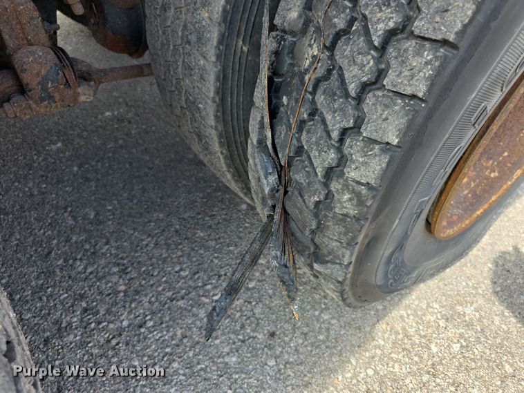 image for item FI0832 2005 Sterling LT7500 dump truck