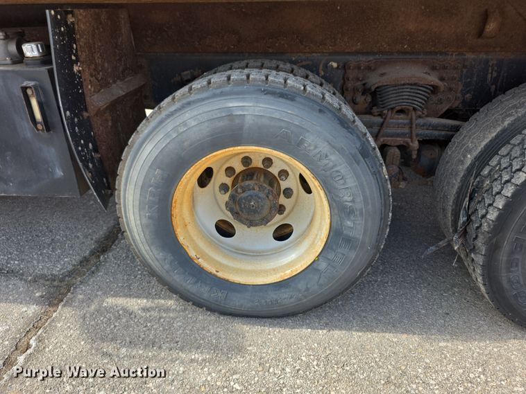 image for item FI0832 2005 Sterling LT7500 dump truck