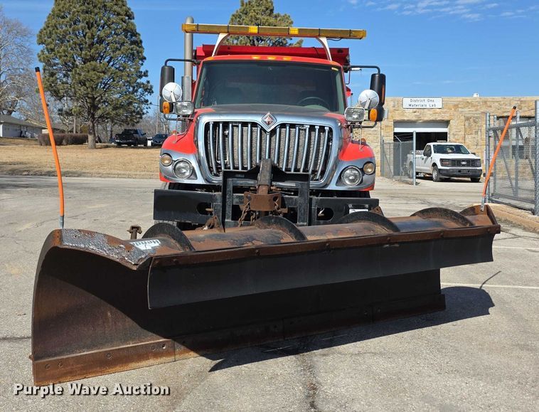 image for item FI0833 2009 Sterling 7500 dump truck